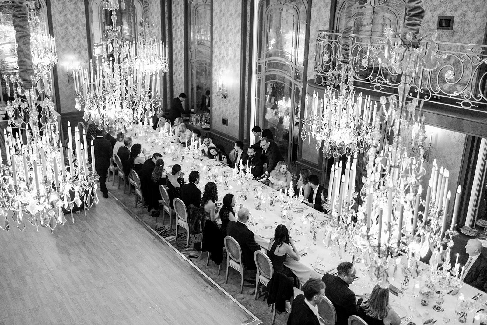 Aerial view of guests seated for dinner at Hôtel Plaza Athénée Paris